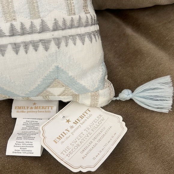 Pottery Barn Kids Emily And Meritt Sweet Traveler Pillow Blue 12x16 - Picture 2 of 3